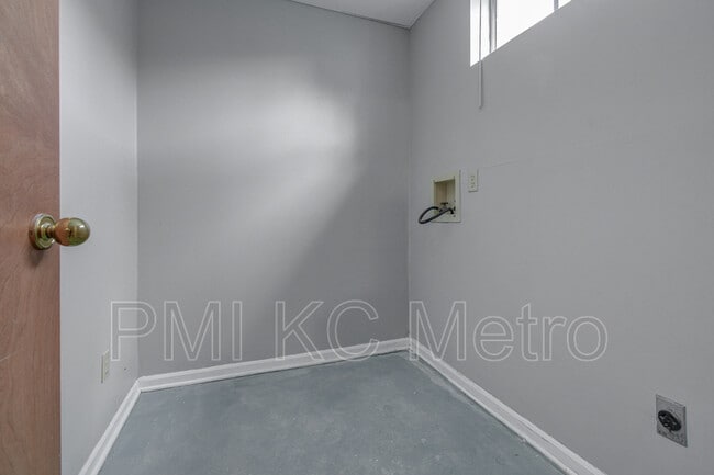 Building Photo - 7826 E 130th Ct