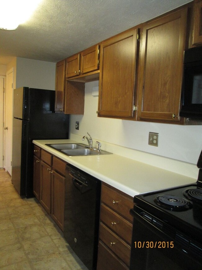 Building Photo - Tow bedoom Condo