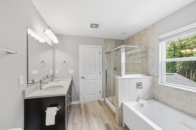 Building Photo - 5749 Shadowfair Ln