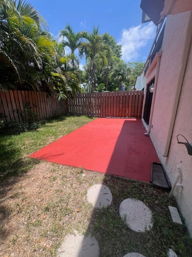 Building Photo - ONE MONTH FREE RENT  2 Bedroom/2 Bathrrom ...