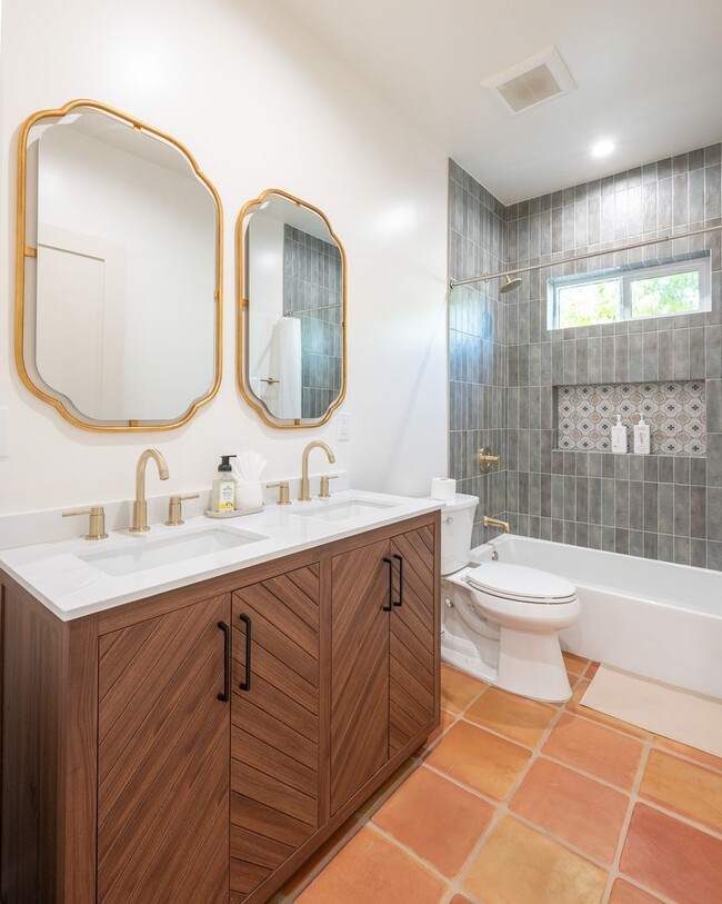 Building Photo - Contemporary New home in Monrovia