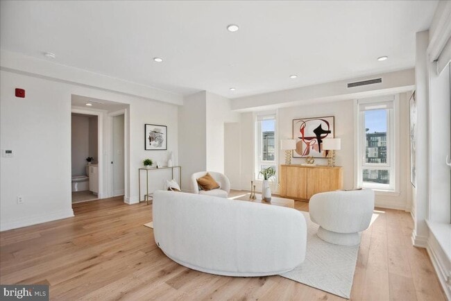 Building Photo - 923 V St NW