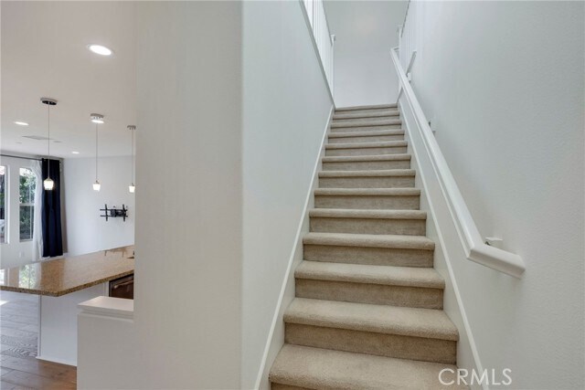 Building Photo - 18 Prominence