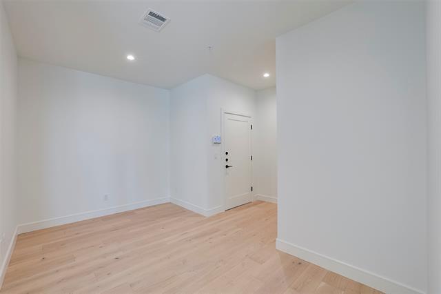 Building Photo - 309 W Daggett Ave