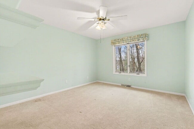 Building Photo - 4319 Valley Hollow Dr NE