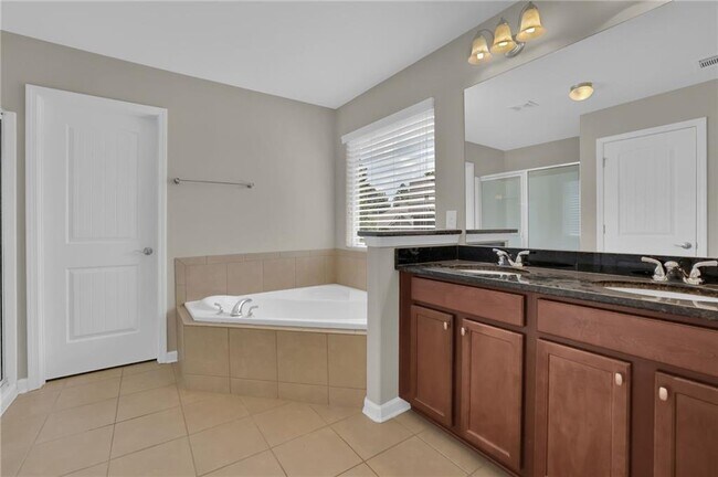 Building Photo - 1710 Eastbrooke Pl