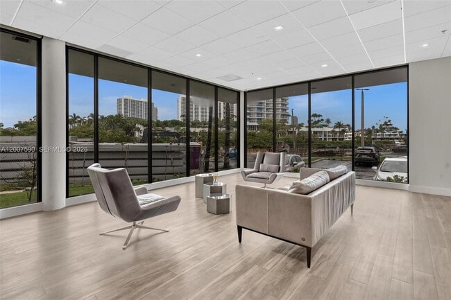 Building Photo - 20515 E Country Club Dr