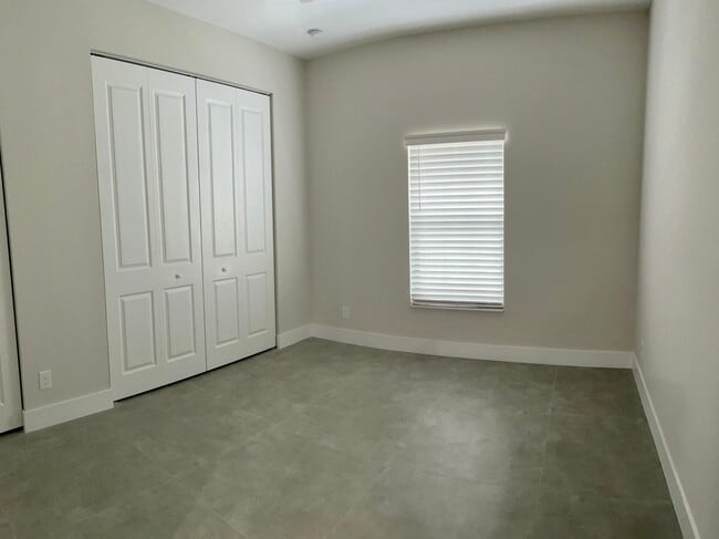 Building Photo - 2571 Gulfstream Rd