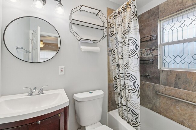 Building Photo - Charming 3-Bed, 2-Bath Home in Marrero – M...