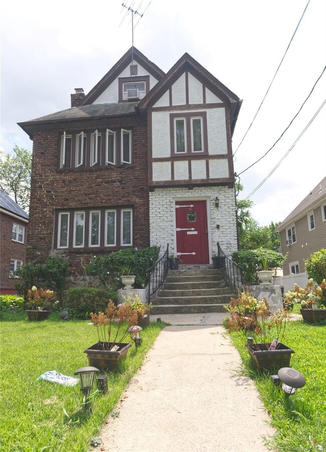 Primary Photo - 6 Greendale Ave