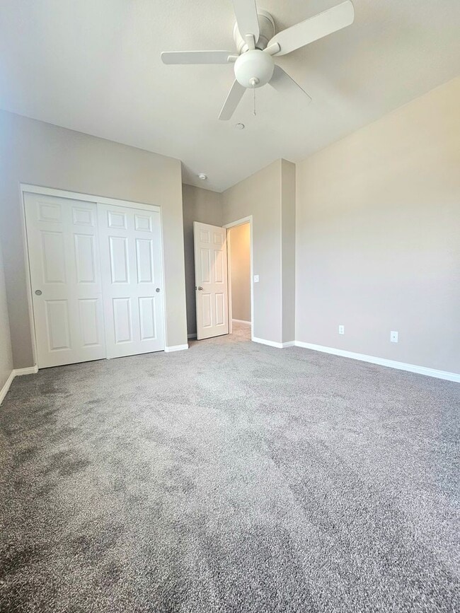 Building Photo - Gorgeous Spacious 3-Bedroom Home Now Avail...