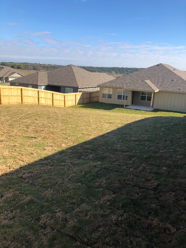 Building Photo - 201 Fawn Ridge Dr