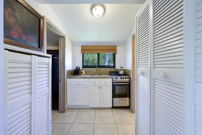 Building Photo - 3208 N Flagler Dr