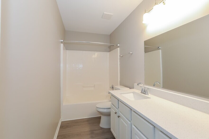 Building Photo - 1813 Temple Park Dr SW