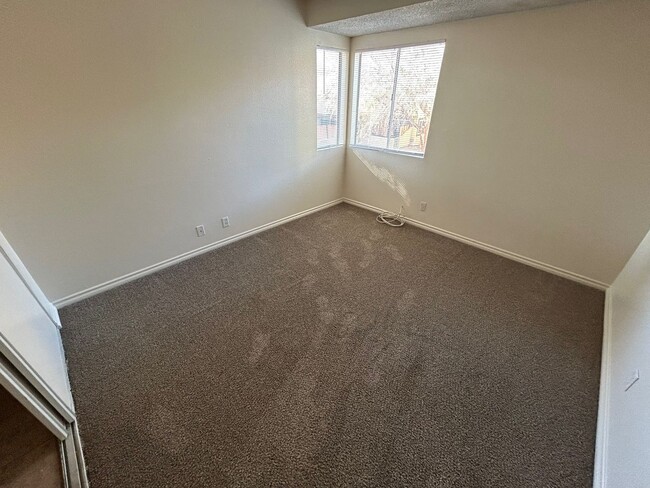 Building Photo - BRIGHT 2-BEDROOM CONDO NEAR LAS VEGAS LIVING