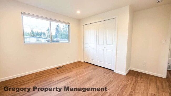 Building Photo - 117 154th Pl NE