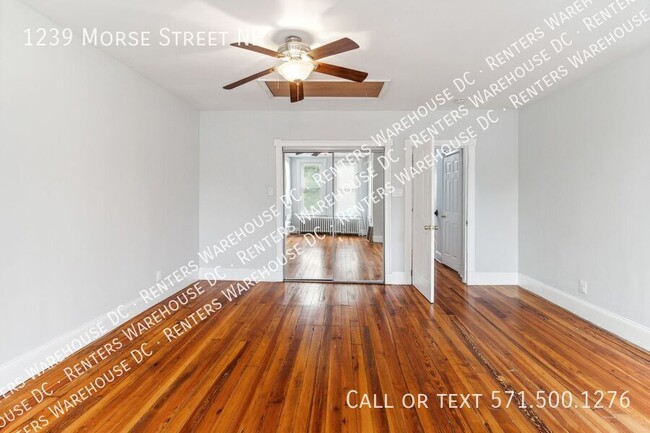 Building Photo - Charming 2-level 3Bd/1.5Bth TH W/Parking! ...