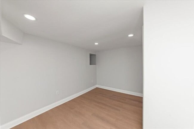 Building Photo - 3 bedroom in Chicago IL 60640