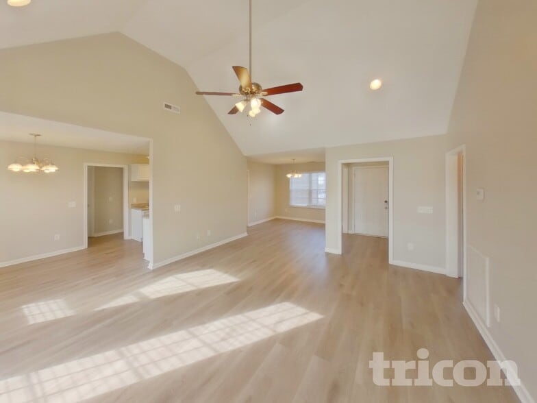 Building Photo - 1020 Niagra Way