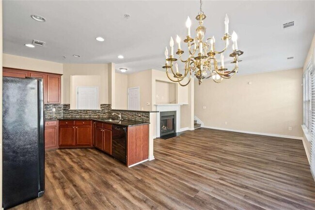 Building Photo - 3323 Castleberry Village Cir