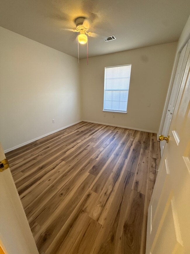 Building Photo - 1304 Ollie Dr