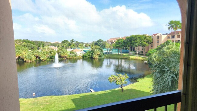 Building Photo - 2455 Lindell Blvd