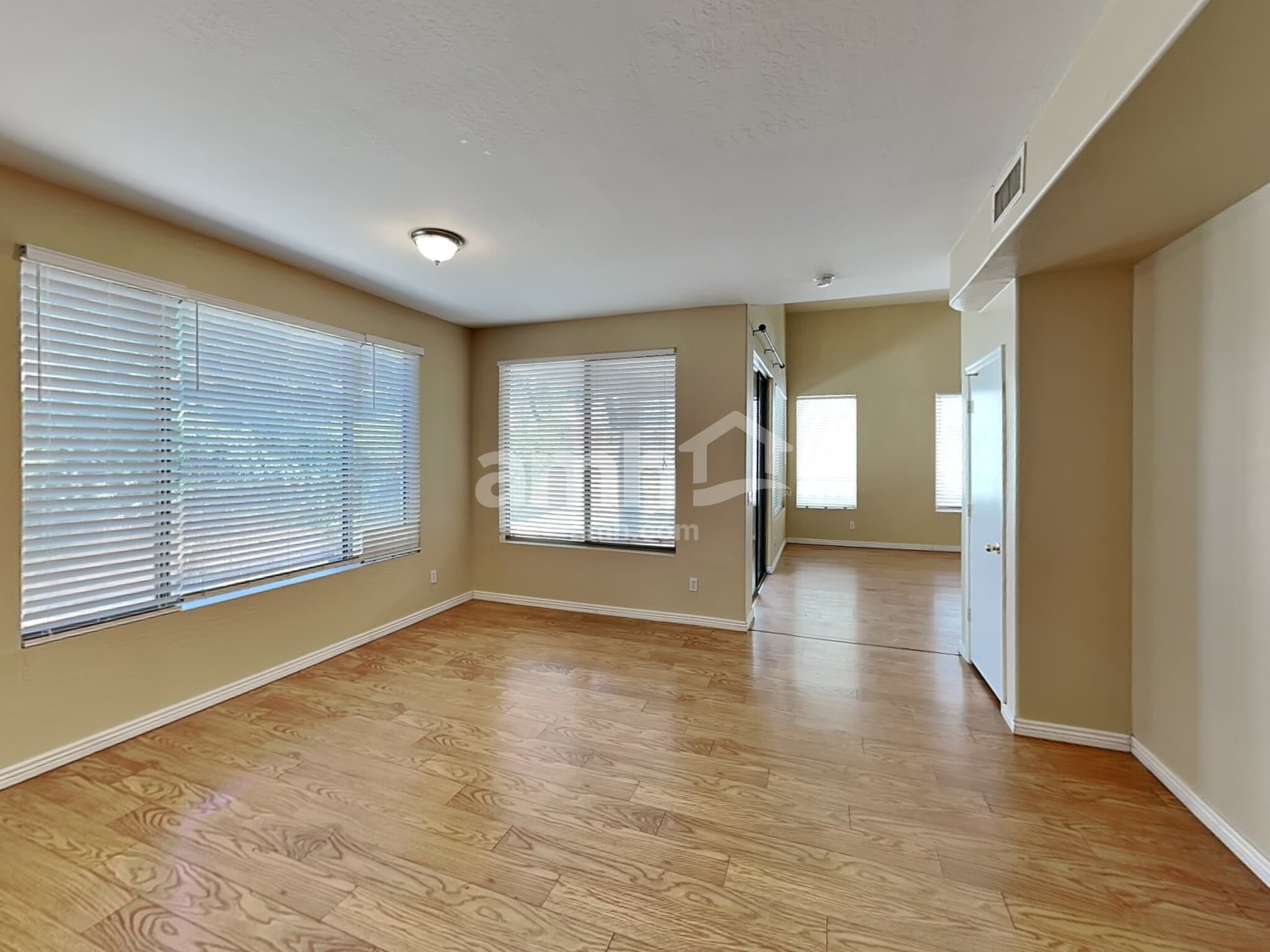 Building Photo - 9216 E Keats Ave