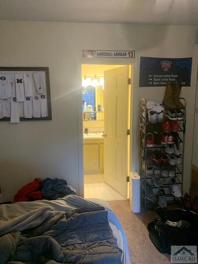 Building Photo - 350 S Pope St