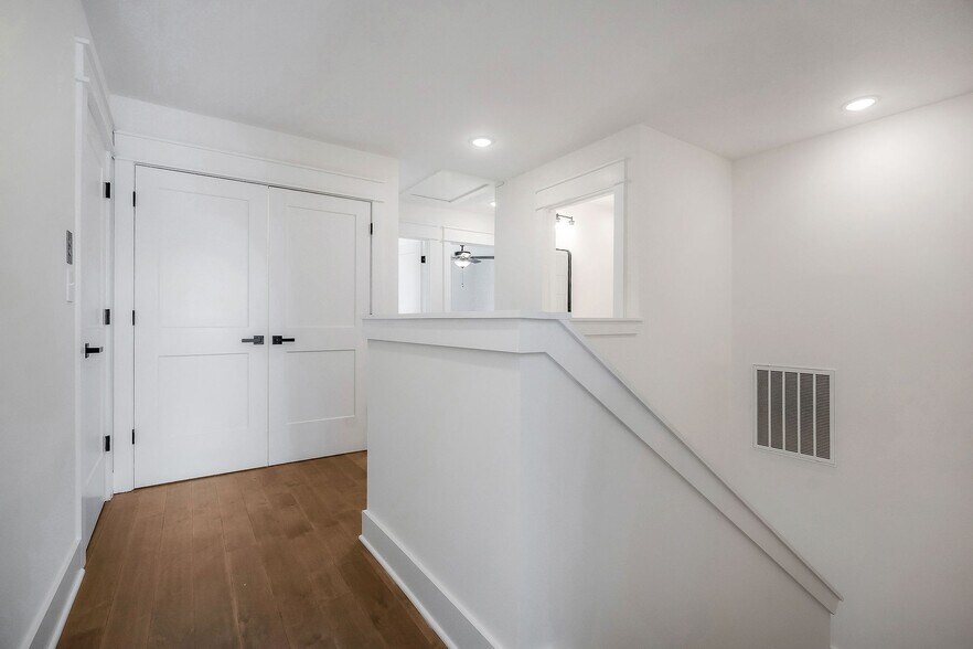 Building Photo - 207 S High St