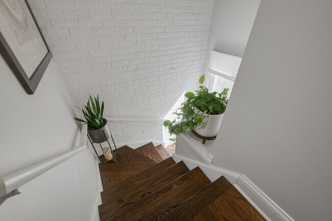 Building Photo - 315 Hawthorn Ave