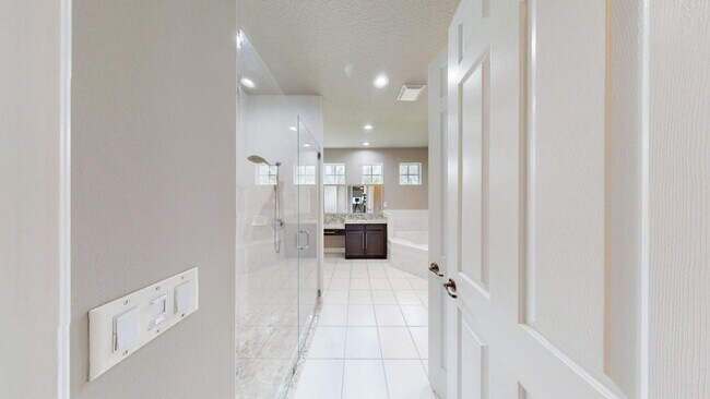 Building Photo - 9919 Royal Cardigan Way