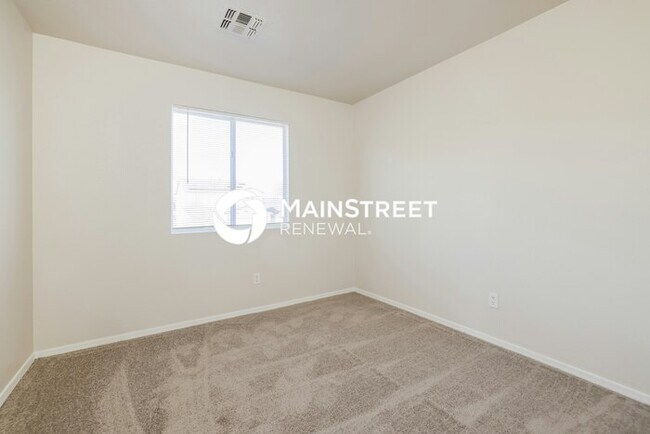 Building Photo - 4 Bedroom Pet-Friendly Home in TUCSON, AZ with Main Street Renewal