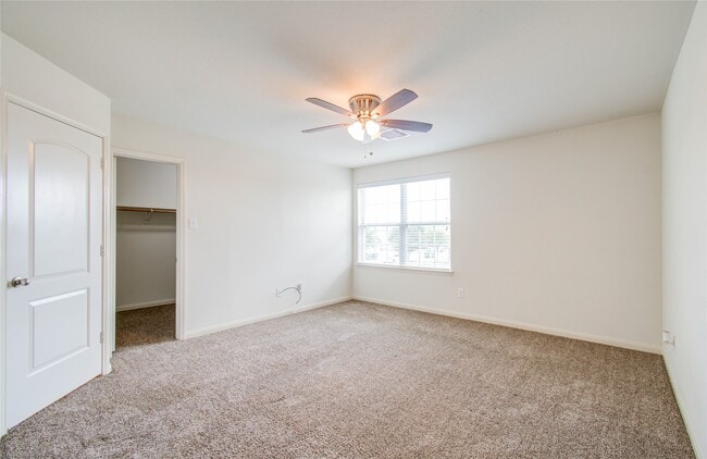 Building Photo - 8218 Hall View Dr