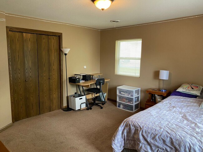 Building Photo - 818 Bluemont Ave