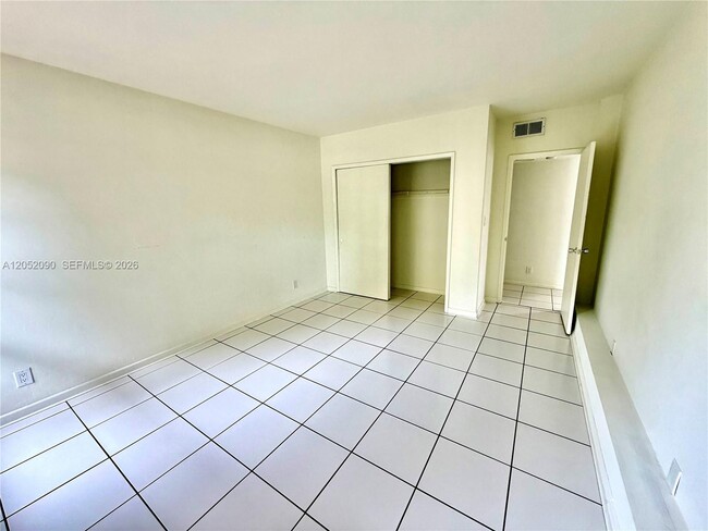 Building Photo - 2352 NE 9th St