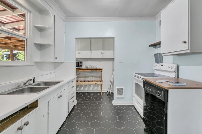 Building Photo - 1426 S 54th St