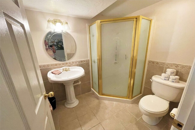 Building Photo - 2009 Sweetbriar Ln