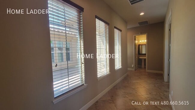 Building Photo - 1708 W Dusty Wren Dr