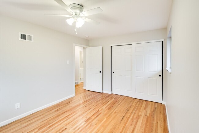 Building Photo - 10235 Jeffleigh Ln