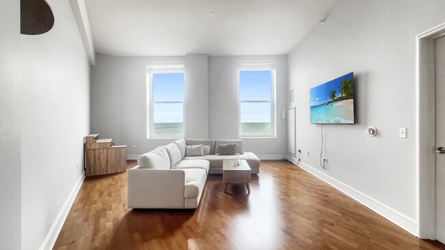 Building Photo - 850 N Lake Shore Dr