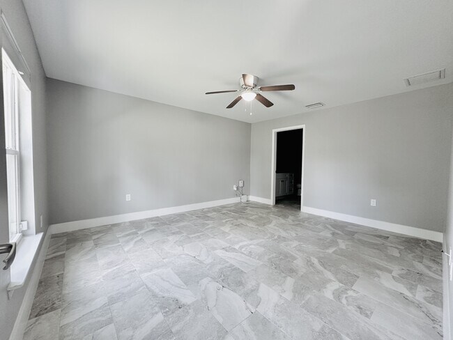 Building Photo - 489 Lenox Ave