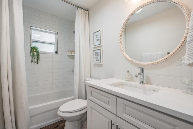 Building Photo - 106 1st Ave NE