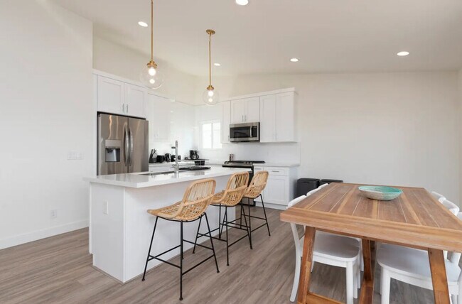 Building Photo - 1500 Neptune Ave