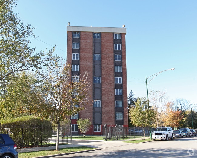 Las Americas Apartamentos (Racine Apartments) 1611 S Racine Ave