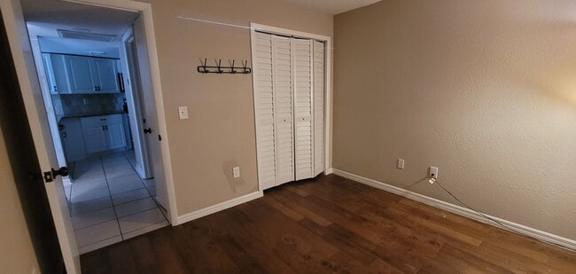 Building Photo - Modern One-Story Ground Floor Condo, Conve...