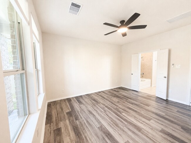 Building Photo - 15230 Stuart Bat Cave Ln