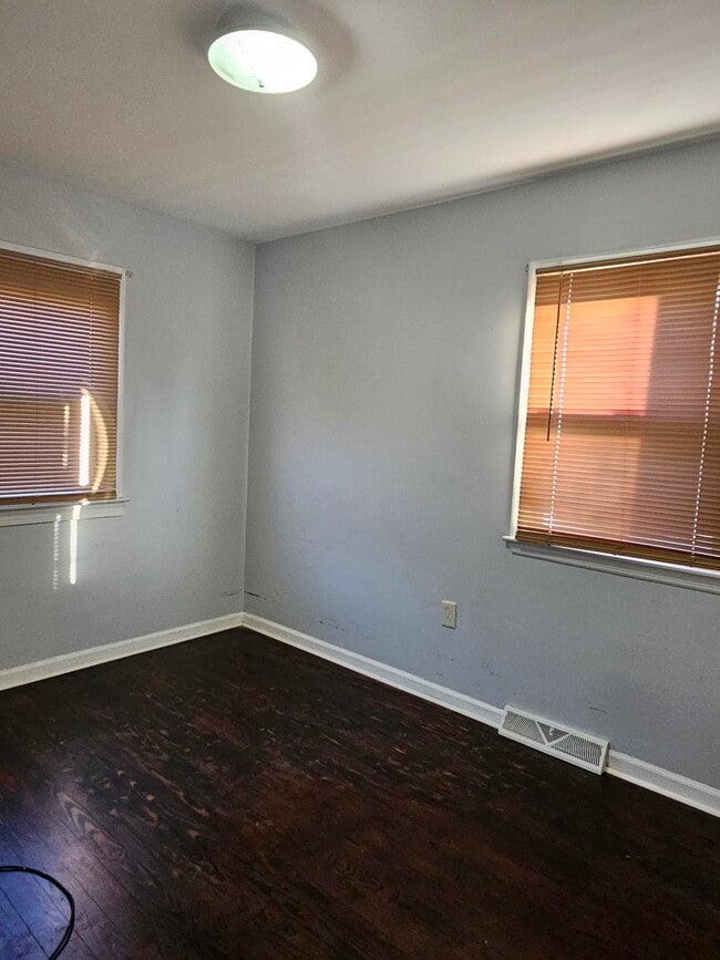 Building Photo - 10511 Thompkins Ln