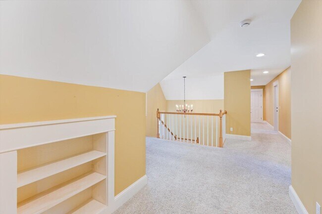 Building Photo - 662 Hurricane Rd