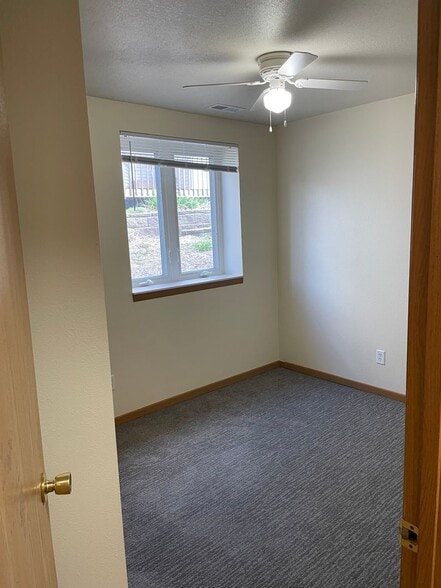 Building Photo - 1424 E Redwood Blvd