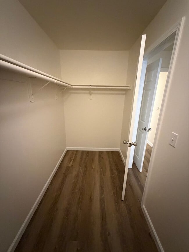 Building Photo - Sanger home